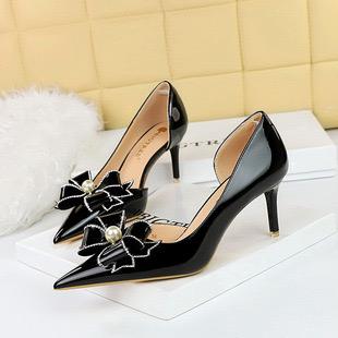 Bow & Pearl Embellished Pearl Trim Bow Heels