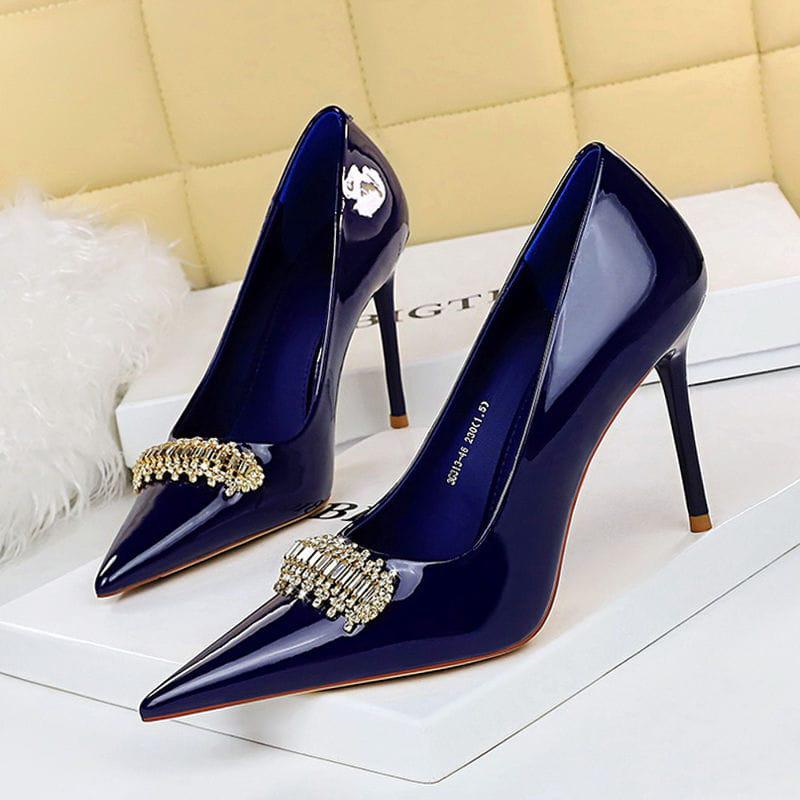 Chic Pointed Toe Heels